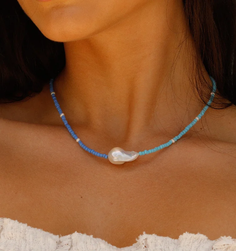 Elegant Rose Gold Jewelry For A Stylish Touch Pearl Choker Necklace in Bright Blues