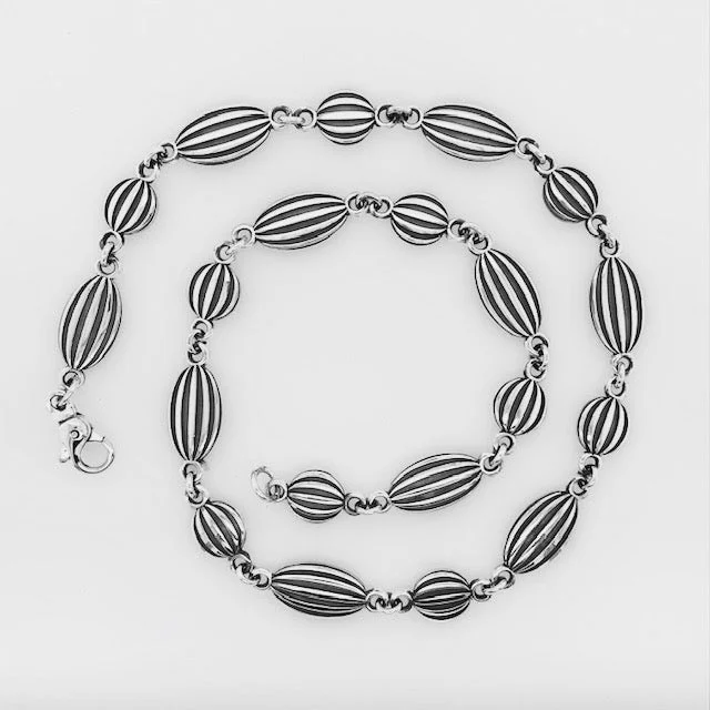 Once-A-Year Jewelry Deals – Shop Before They’Re Gone Oxidized Oval Link Necklace