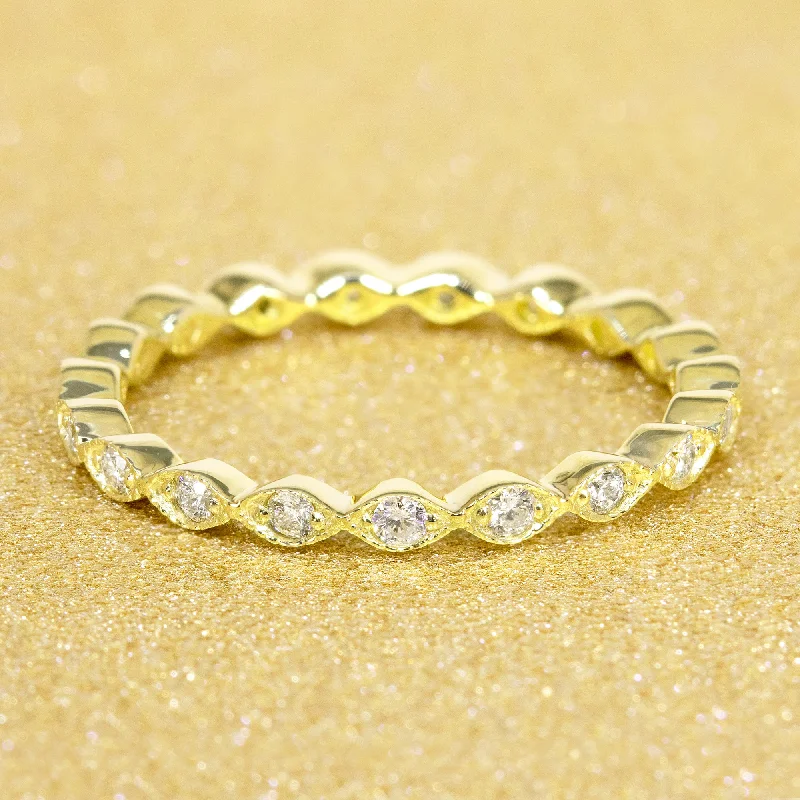 The Livie, Slim Scallop Eternity Band